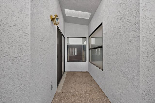 7804 Oakland Avenue NE, Albuquerque, NM 87122