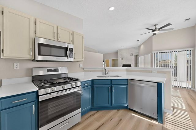 7804 Oakland Avenue NE, Albuquerque, NM 87122
