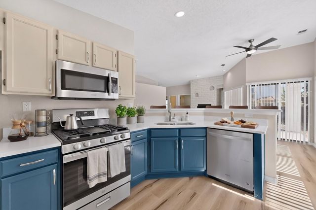 7804 Oakland Avenue NE, Albuquerque, NM 87122