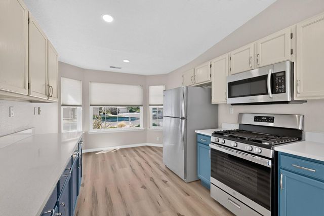 7804 Oakland Avenue NE, Albuquerque, NM 87122
