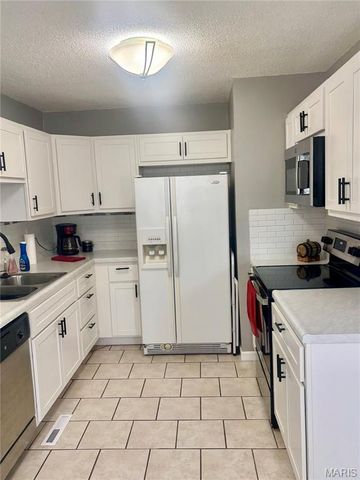 1503 Poplar Street 8, Highland, IL 62249