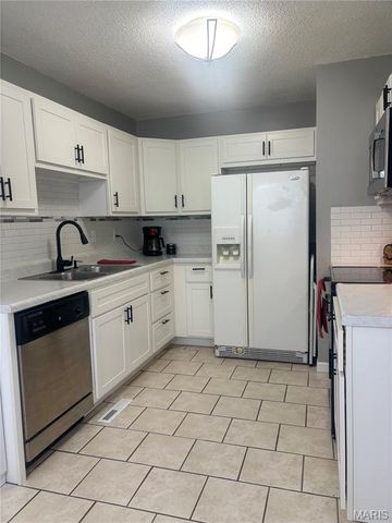 1503 Poplar Street 8, Highland, IL 62249