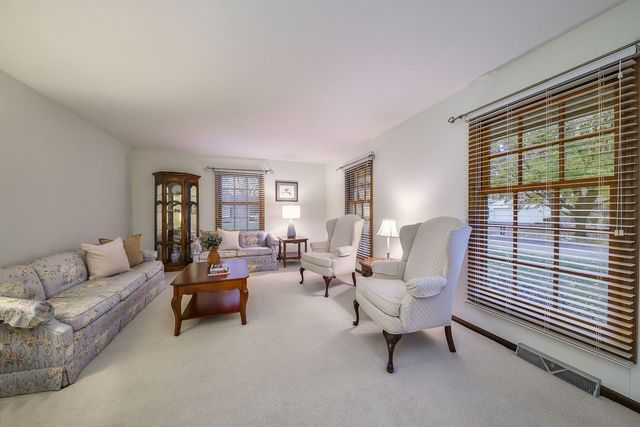 747 Redwing Drive, Geneva, IL 60134