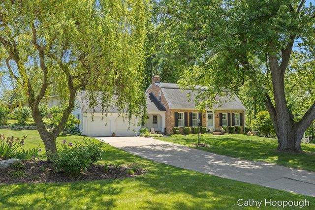 752 Ridgewood Drive, Ionia, MI 48846