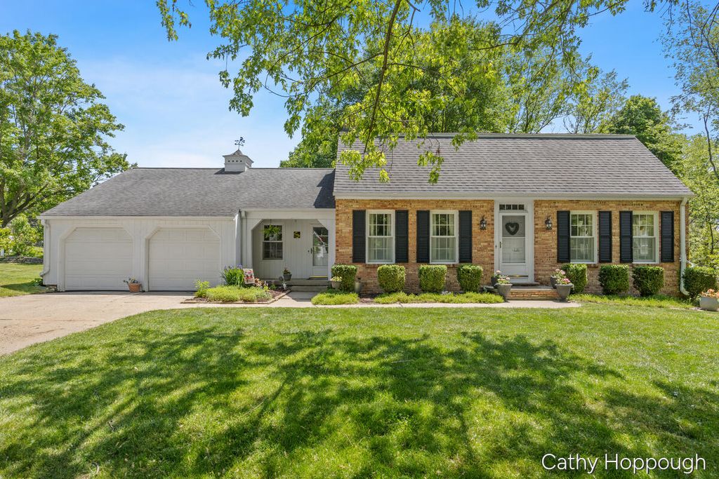 752 Ridgewood Drive, Ionia, MI 48846