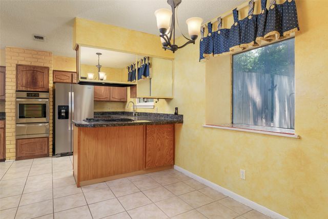 2930 Duff Drive, Arlington, TX 76013