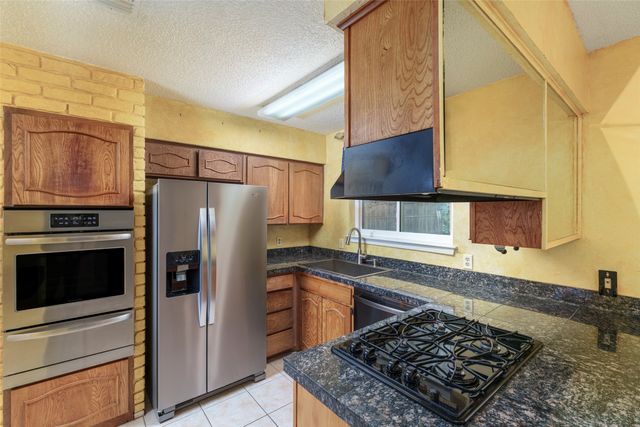 2930 Duff Drive, Arlington, TX 76013