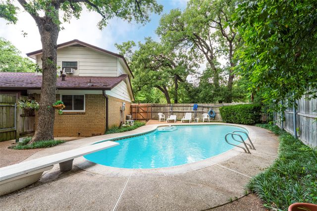 2930 Duff Drive, Arlington, TX 76013