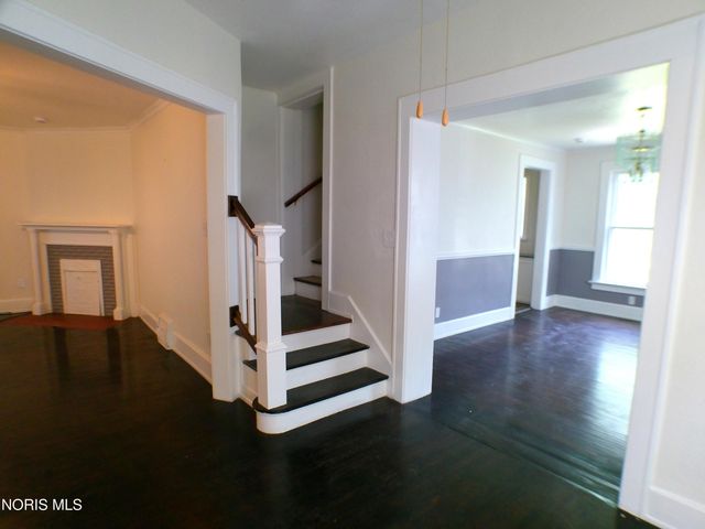 2410 Lawrence Avenue, Toledo, OH 43620