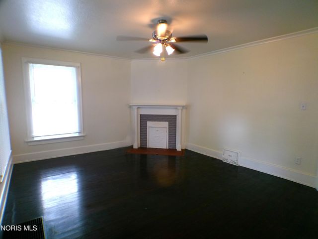 2410 Lawrence Avenue, Toledo, OH 43620