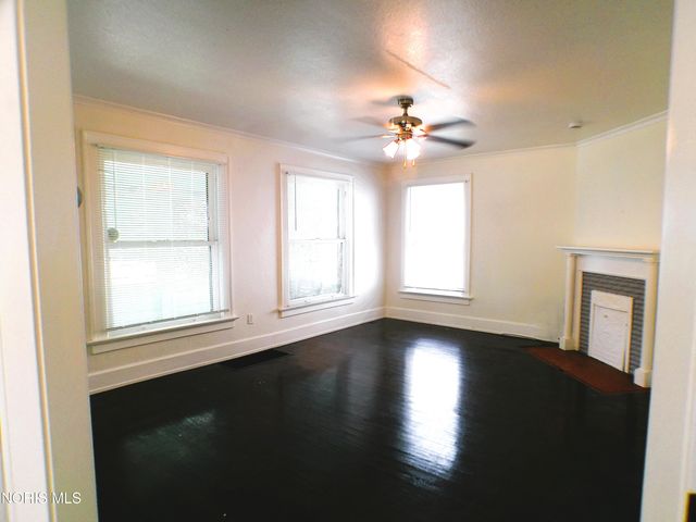 2410 Lawrence Avenue, Toledo, OH 43620