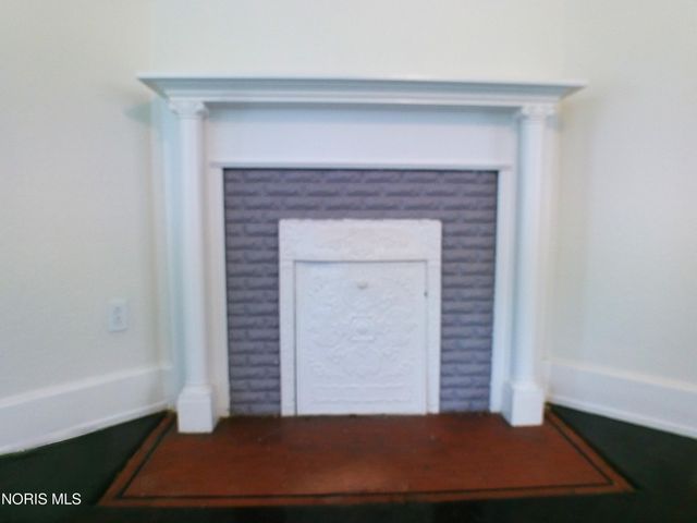 2410 Lawrence Avenue, Toledo, OH 43620