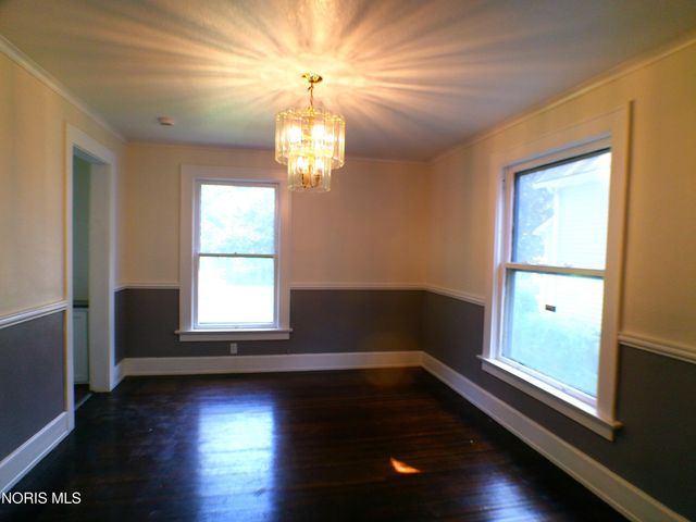 2410 Lawrence Avenue, Toledo, OH 43620
