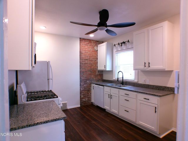 2410 Lawrence Avenue, Toledo, OH 43620