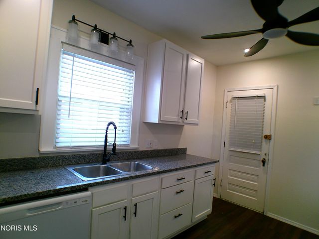2410 Lawrence Avenue, Toledo, OH 43620