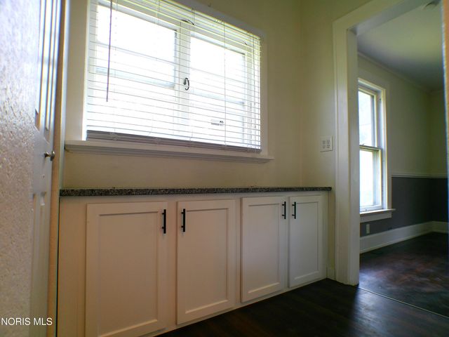2410 Lawrence Avenue, Toledo, OH 43620