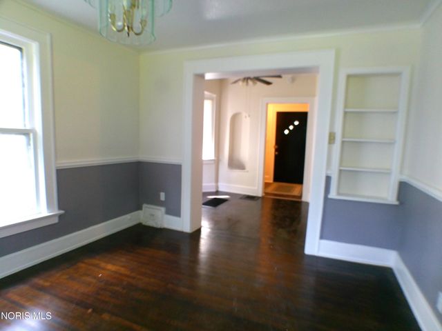 2410 Lawrence Avenue, Toledo, OH 43620