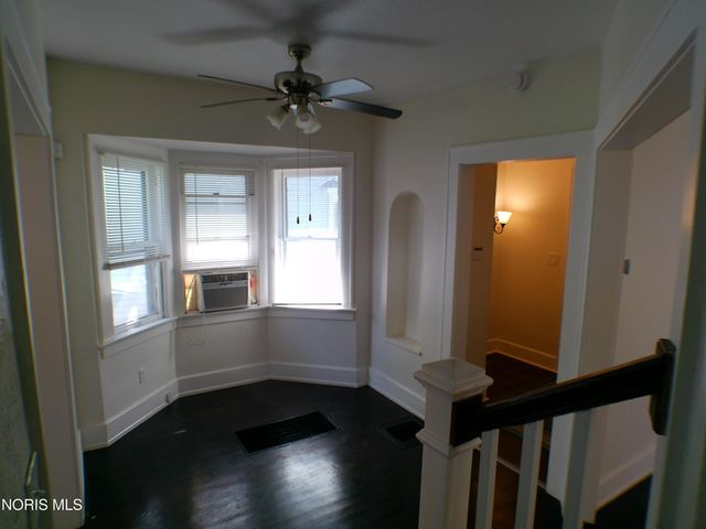 2410 Lawrence Avenue, Toledo, OH 43620