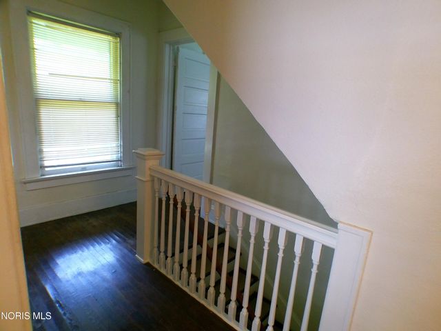 2410 Lawrence Avenue, Toledo, OH 43620
