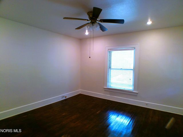2410 Lawrence Avenue, Toledo, OH 43620