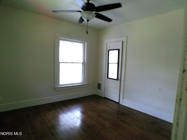 2410 Lawrence Avenue, Toledo, OH 43620