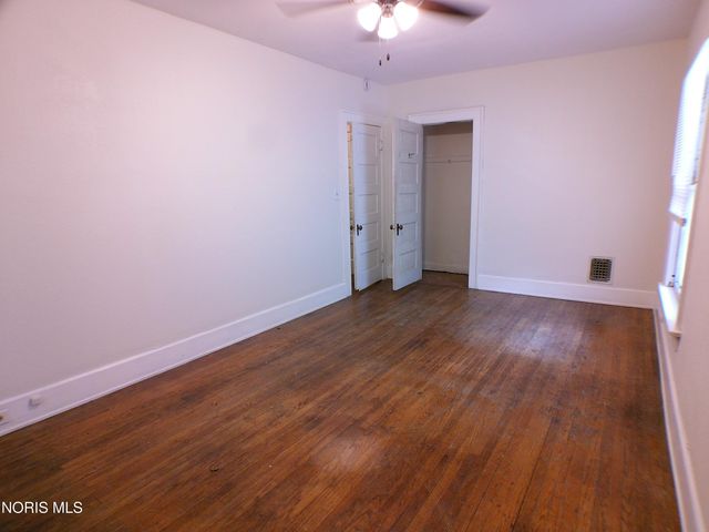 2410 Lawrence Avenue, Toledo, OH 43620