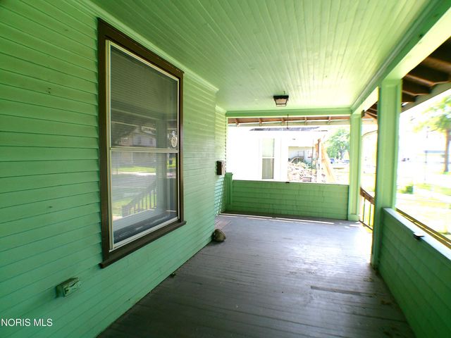 2410 Lawrence Avenue, Toledo, OH 43620