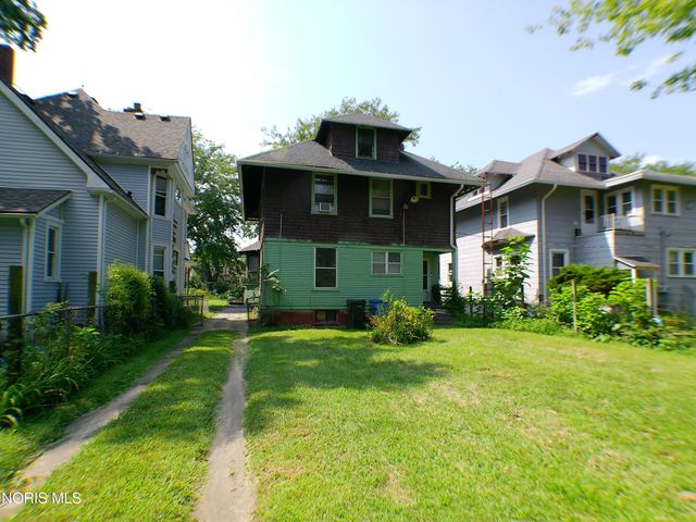 2410 Lawrence Avenue, Toledo, OH 43620