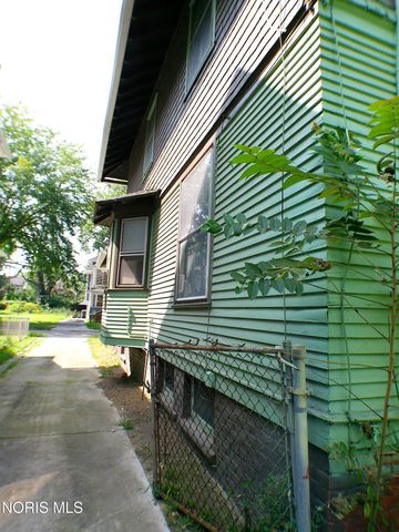 2410 Lawrence Avenue, Toledo, OH 43620