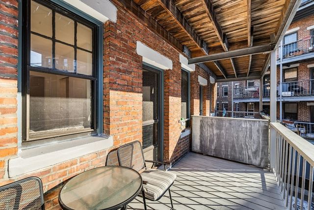 100 Lanark Rd 8, Boston, MA 02135