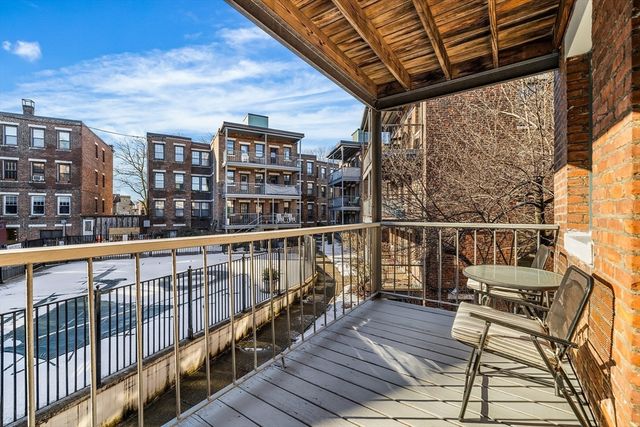 100 Lanark Rd 8, Boston, MA 02135