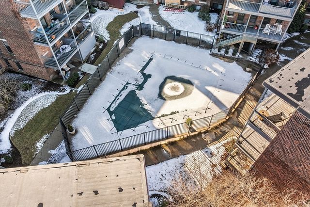 100 Lanark Rd 8, Boston, MA 02135