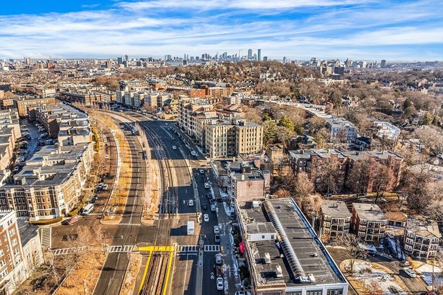 100 Lanark Rd 8, Boston, MA 02135