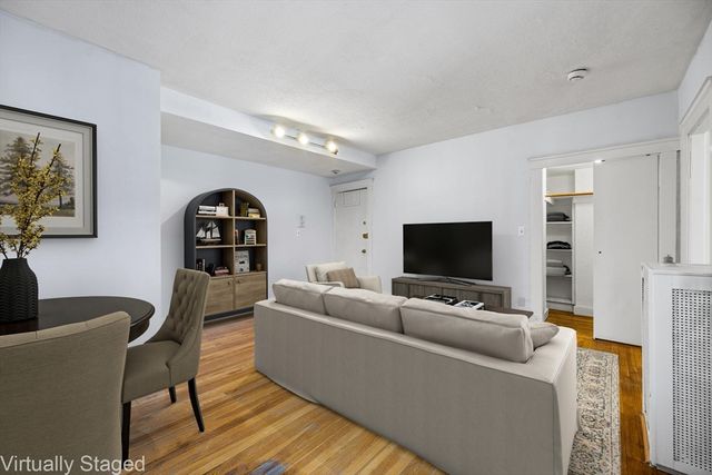 100 Lanark Rd 8, Boston, MA 02135