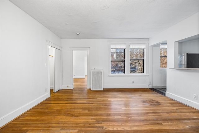 100 Lanark Rd 8, Boston, MA 02135