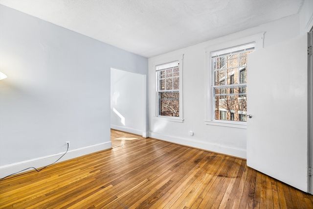 100 Lanark Rd 8, Boston, MA 02135