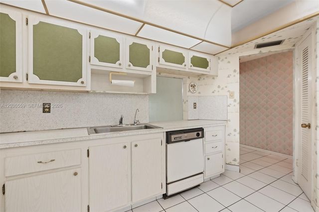 1201 NE 191st Street G219, Miami, FL 33179