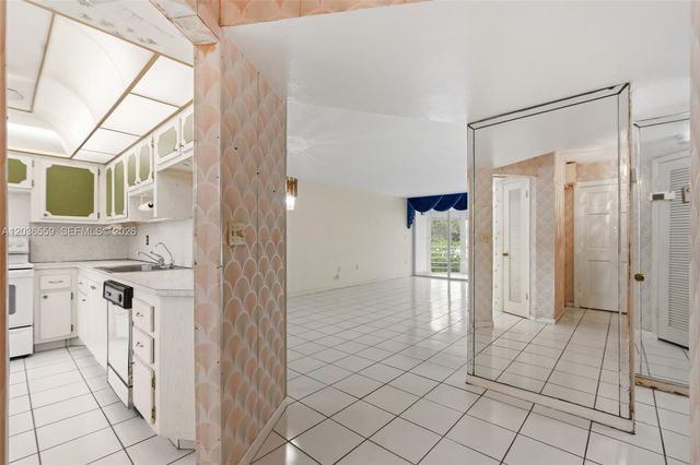 1201 NE 191st Street G219, Miami, FL 33179