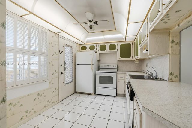 1201 NE 191st Street G219, Miami, FL 33179
