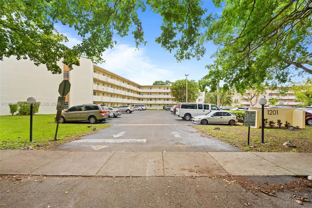 1201 NE 191st Street G219, Miami, FL 33179