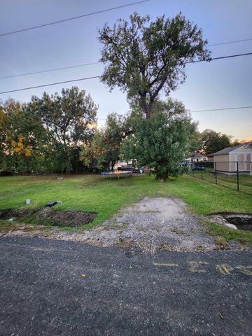 405 Crockett Street, Texas City, TX 77591