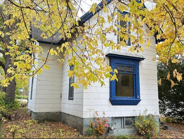 725 Davis Street, Rockford, IL 61107