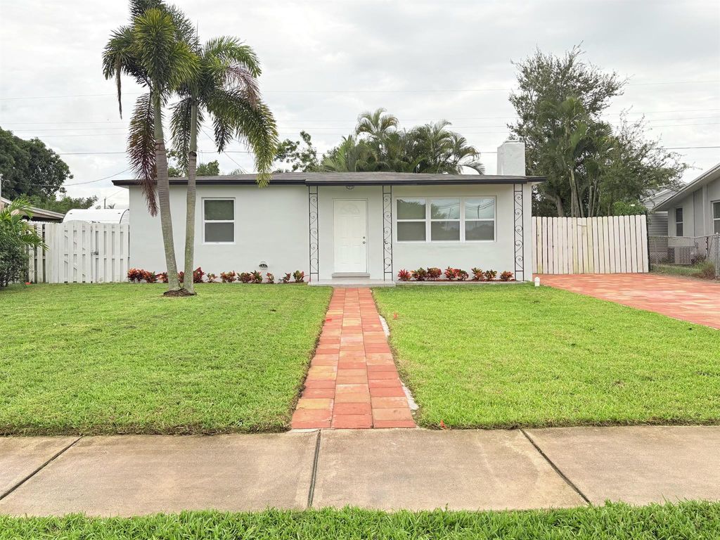 512 Aspen Road, West Palm Beach, FL 33409