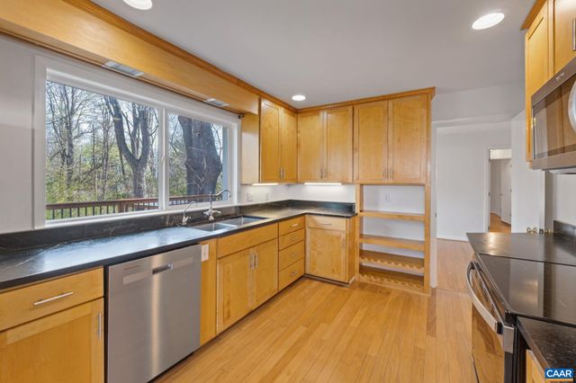 617 DAVIS AVE, Charlottesville, VA 22901