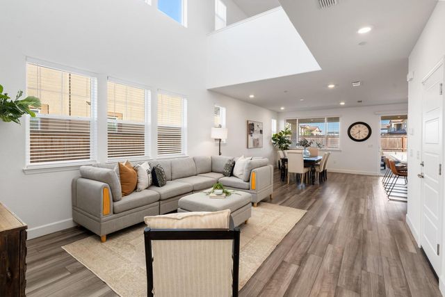 3607 Yellow Leaf Ave, Sacramento, CA 95835