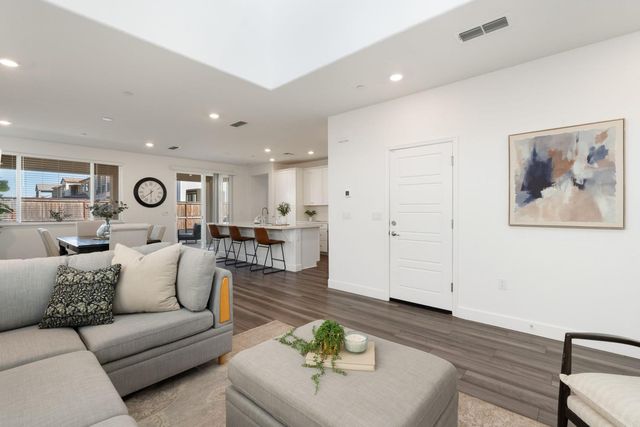 3607 Yellow Leaf Ave, Sacramento, CA 95835