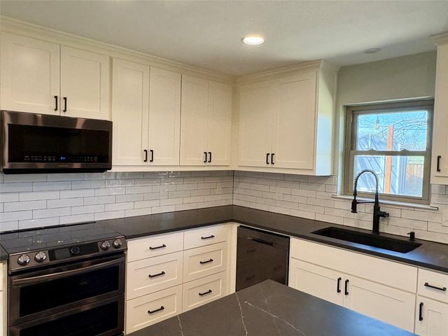 3104 Arkansas Circle, Sherman, TX 75090