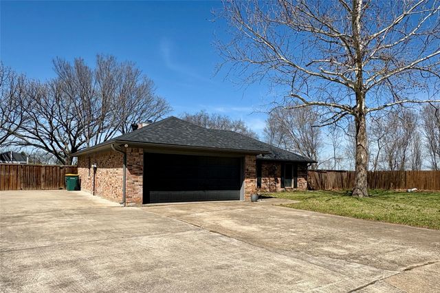 3104 Arkansas Circle, Sherman, TX 75090