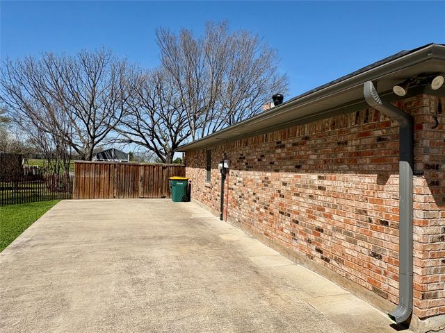 3104 Arkansas Circle, Sherman, TX 75090