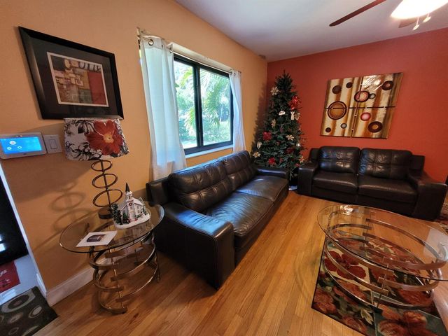 1060 NE 122nd Street, North Miami, FL 33161